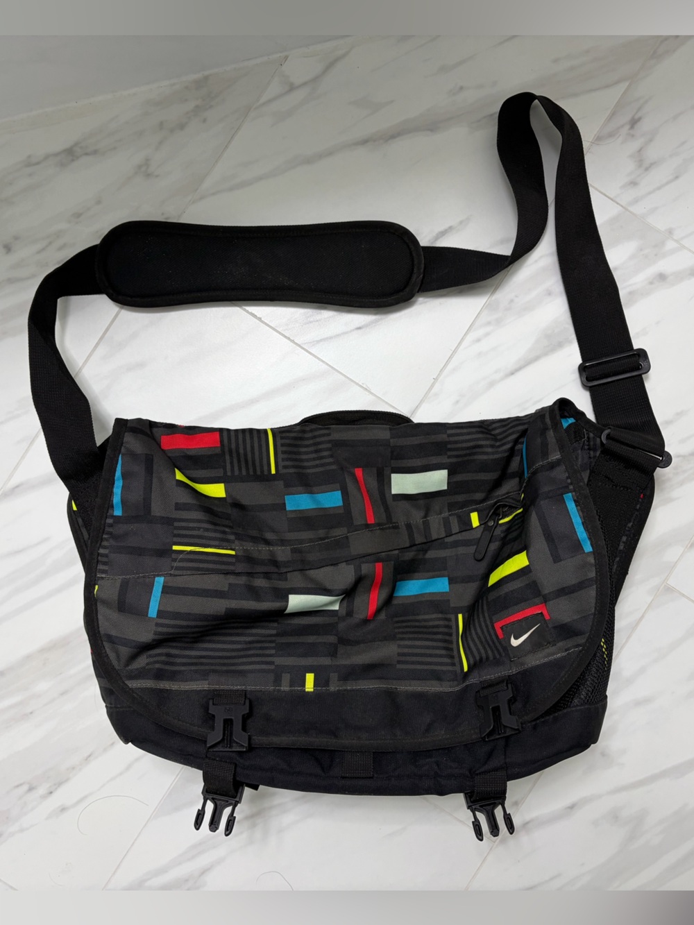 VTG Nike Cascade XL Messenger Bag Cordura Black Geometric Pattern Y2K Crossbody